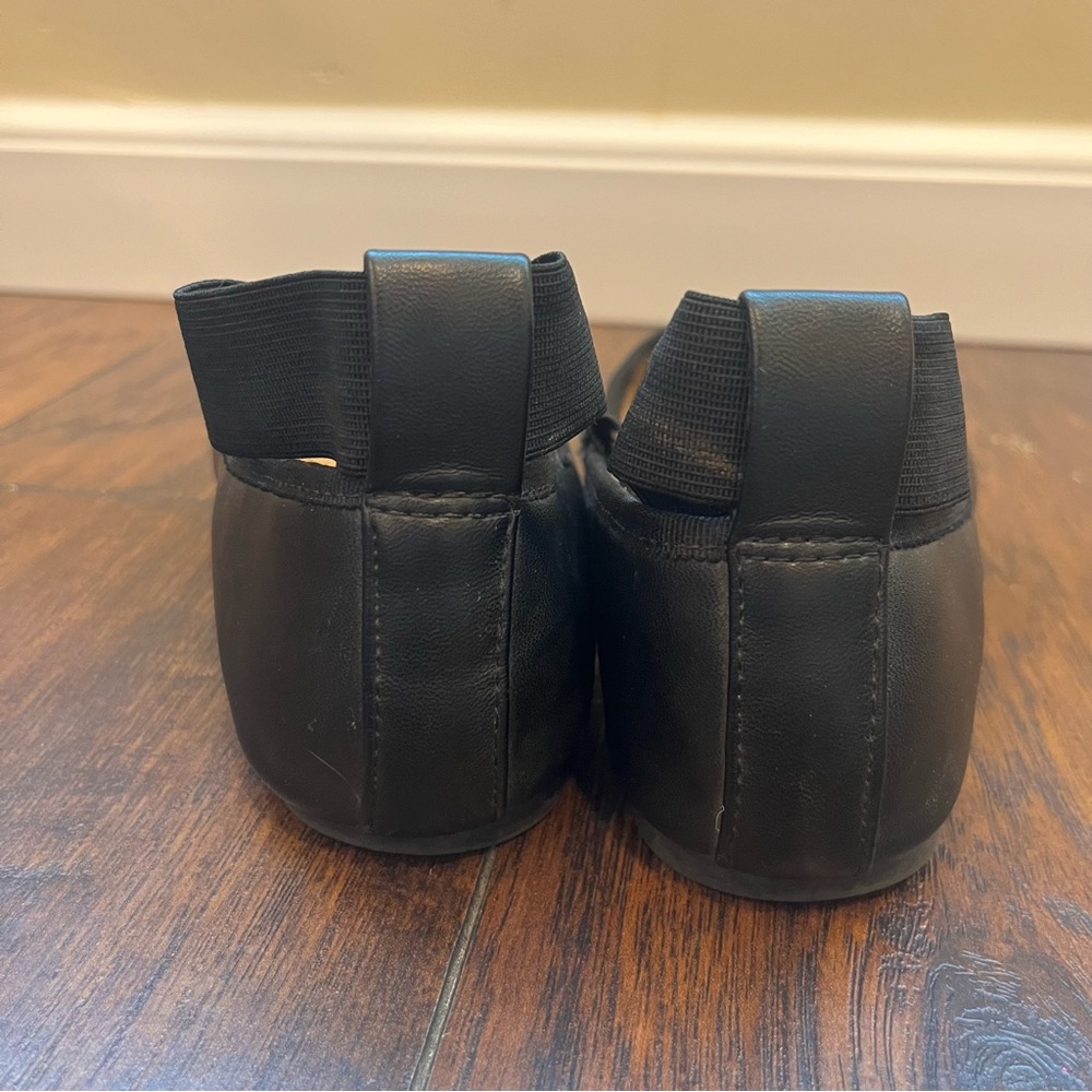 Women's Cross-Strap Flats - Picture 3 of 6